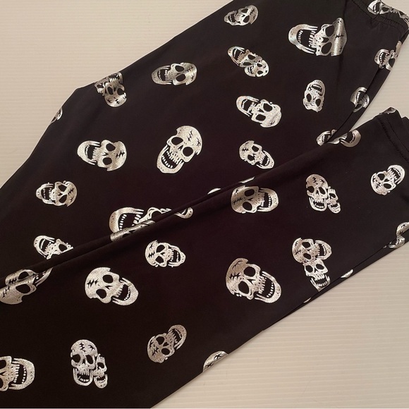 Yobi Junior Silver metallic Skulls on Black semi shiny Leggings - Picture 4 of 11